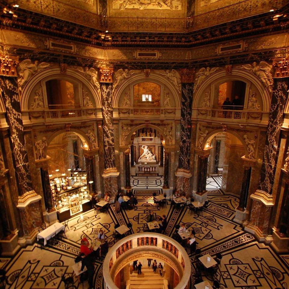 El Museo de Historia del Arte de Viena es uno de los primeros museos de bellas artes y artes decorativas del mundo. Tiene por sede un palacio de la Ringstrasse, coronado con una cúpula octogonal ##arquitectura