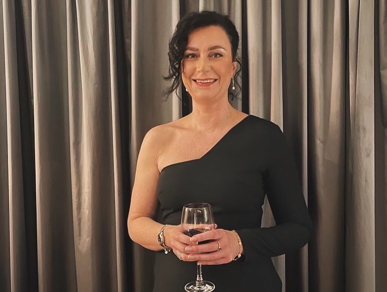 ClaireG13's tweet photo. We’re now back in The North after a fabulous trip to The South for the LexisNexis family law awards. What a night, and well done everyone 🤩 #familylawawards #lexisnexis https://t.co/kcp1OLrOIo