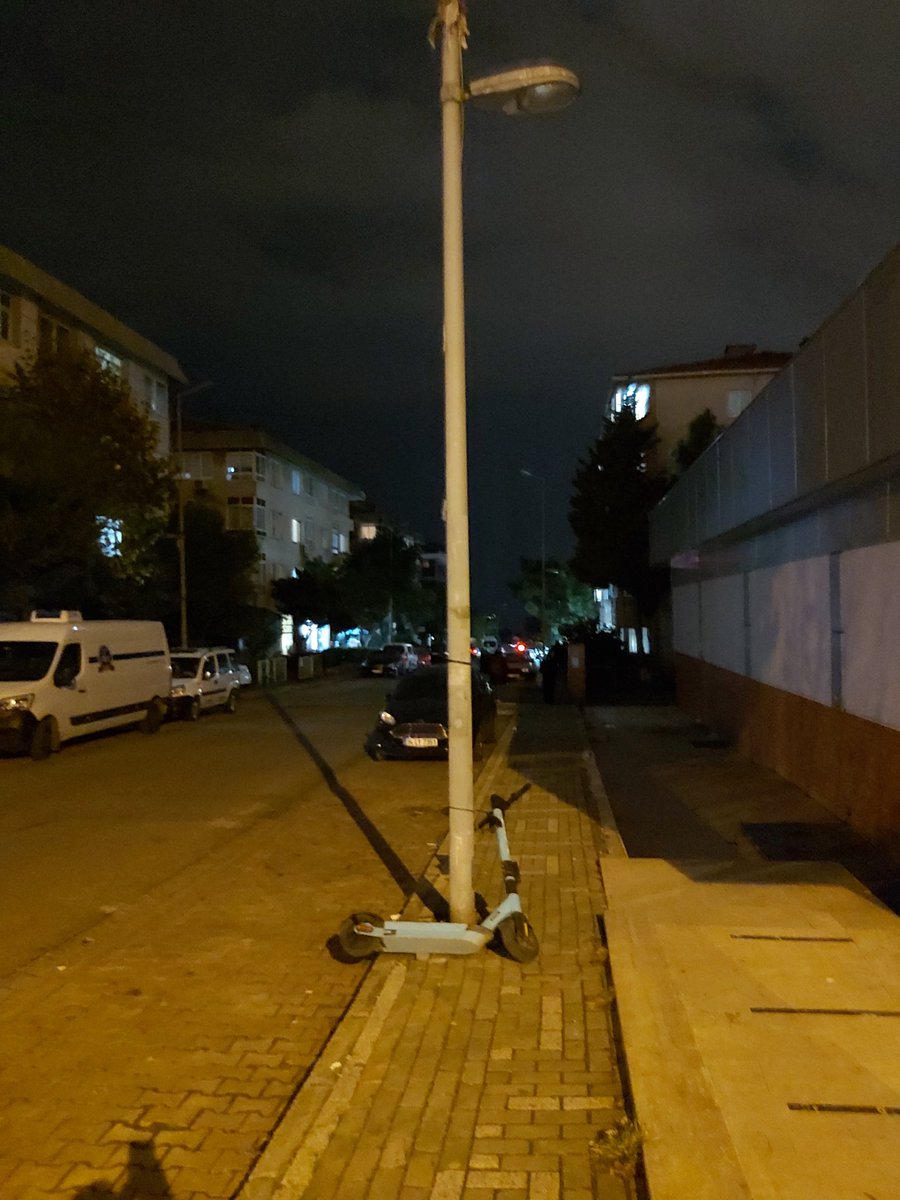 Zafer_Eren07's tweet photo. @TuranHancerli Sn. Turan Bey 1 haftadır sokağımız karanlık, sokak lambalarımız çalışmıyor Elektrik şirketi ile sorunu çözemiyoruz, konuyla ilgili desteğinizi rica ederiz. @avcilarbel @bedaskurumsal @BEDASDestek https://t.co/yw1cZ7QlNg