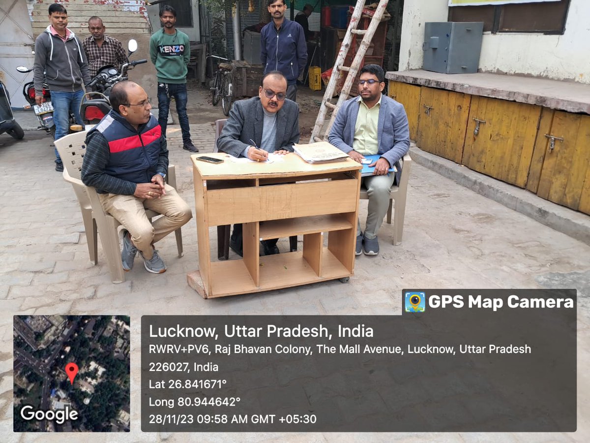 आज मुख्य अभियंता महोदय ने उपकेंद्र राजभवन का निरीक्षण कर ओटीएस योजना की  प्रगति की समीक्षा की एवं उपभोक्ताओ को निर्बाध विद्युत आपूर्ति सुनिश्चित करने हेतु निर्देशित किया। <a href="/MVVNLHQ/">Madhyanchal Vidyut Vitran Nigam Limited</a> <a href="/UPPCLLKO/">UPPCL</a> <a href="/MVVNLmd/">MVVNL</a> <a href="/mduppcl/">MDUPPCL</a> <a href="/EMofficeUP/">Energy Minister Office UP</a> <a href="/aksharmaBharat/">A K Sharma</a> <a href="/UppclChairman/">CMD UPPCL</a>