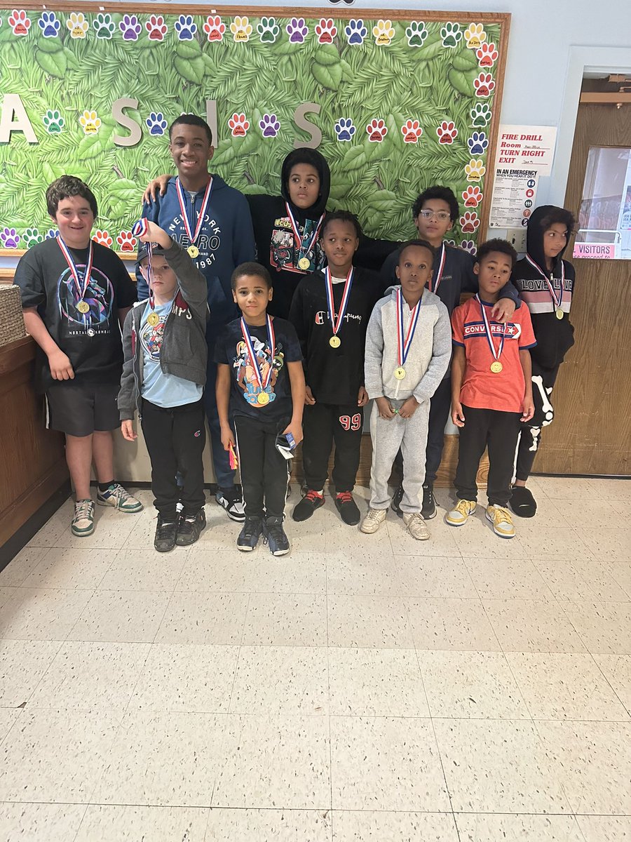 OasisSCSD's tweet photo. Oasis Academy pacer fitness test high achievers! Thank you to our P.E teacher Mr. Brian Horton for honoring them. https://t.co/fykQSJk9sU