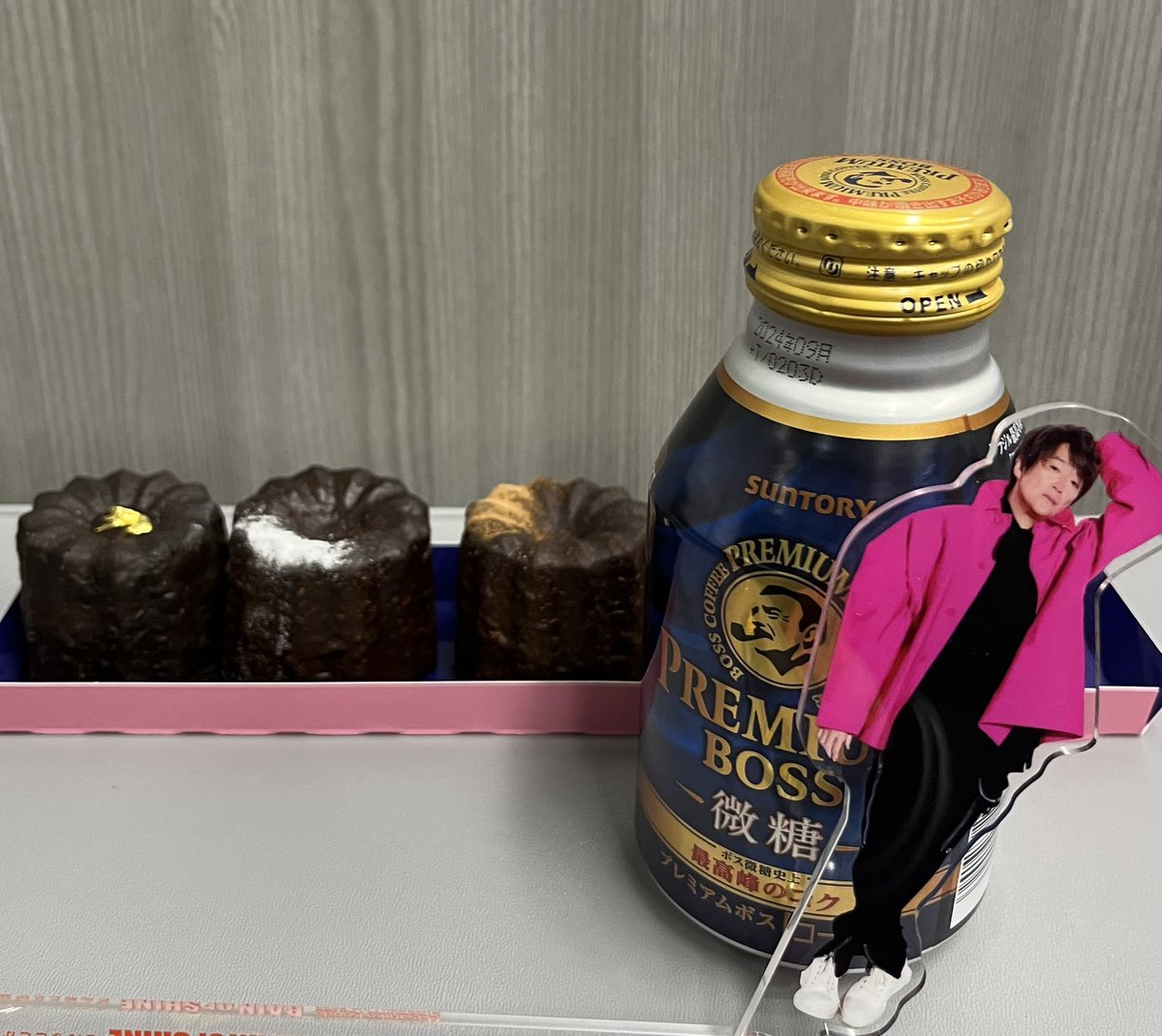 akkosakkos's tweet photo. 今日はコンサート前にラジオで紹介されていたカヌレを買いに行ってきました😄
帰りの電車でシナモンを食べましたけど、美味い😋🙌🙌
シナモン自体もめっちゃ美味しくて感動しました🥹
コンサートの感想は、今日は遠慮させていただきます🙏
#近藤真彦
#近藤真彦RADIOGARAGE
#KANREKI_DASH
#LETREIZE https://t.co/4YTi9DzeUr