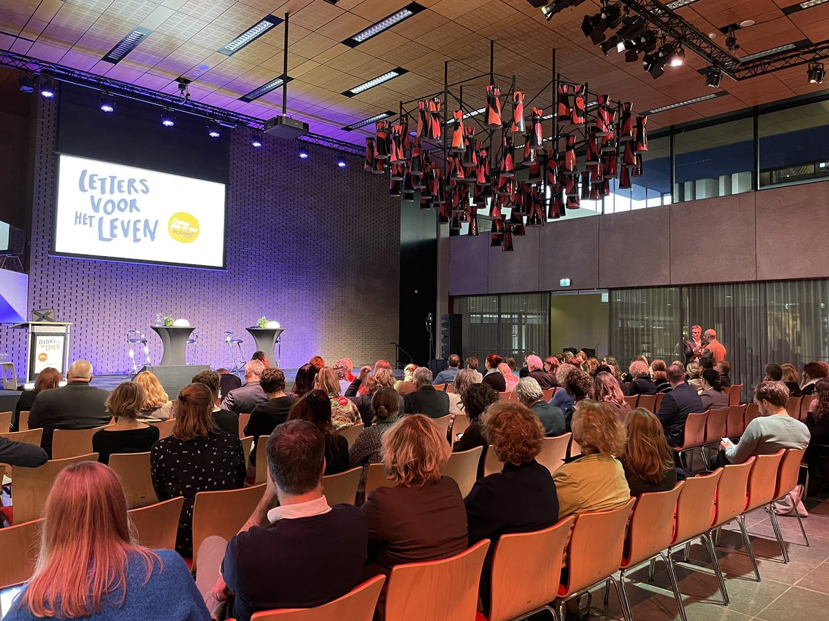 📚 Mooie opkomst bij de strategische bijeenkomst van het Leesoffensief Brabant. Een bijeenkomst met de focus op het samenwerken aan een geletterde samenleving. Samen met beleidsmakers en bestuurders gaan we voor leeskracht! #leesbevordering #ketensamenwerking 📖