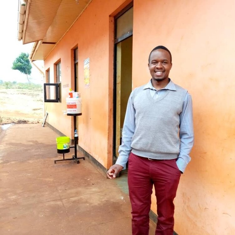 “When I was a child, I was not interested in school. But I had a great teacher, and he made me who I am today." - Jonas, TU-Trained Educator

This #GivingTuesday, donate in honor of the teacher who helped you become who you are today at  bit.ly/giveTU 

#educationforall