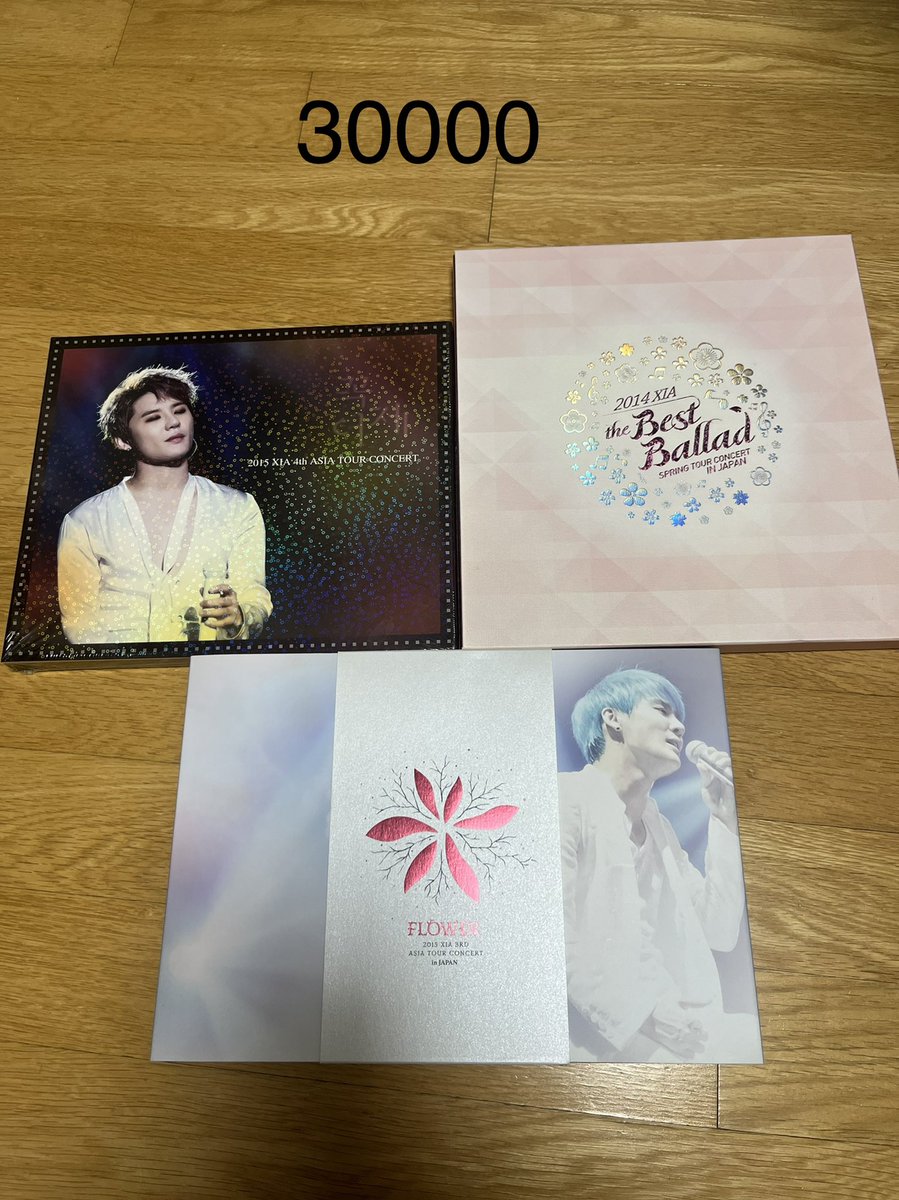 DdeangA's tweet photo. (양도) 
김준수 각종 콘서트 dvd 판매
이사로 인해 중복 물품들 판매합니다~
가격은 모두 사진에 기재, 운미포 가격입니다 
1개당 가격이니 참고 부탁드립니다 

장터봇님 제외 멘션순입니다
@XIA_market https://t.co/zH1gYhSQlK