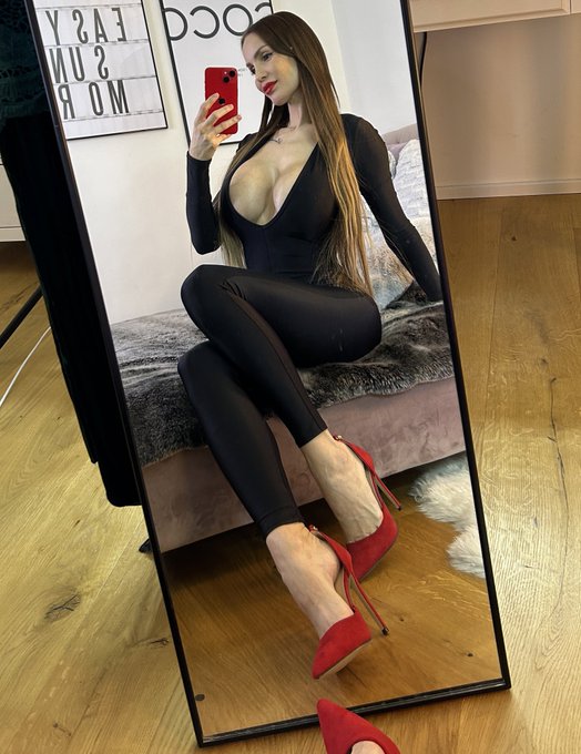 Black meets red ❤️‍?? https://t.co/zWt6fd5fkJ