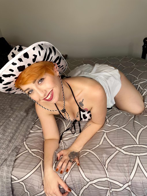 Cowgirl up🐄 https://t.co/27JhZn8Siw