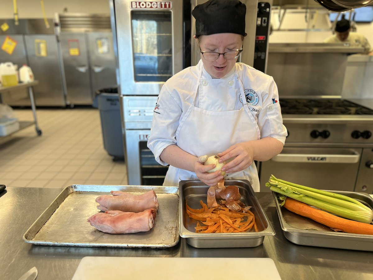 NCCCulinaryArts's tweet photo. Year 2 culinary students are making cauliflower crust pizzas 🍕🍕year 1 culinary students are just pawing around in the stock unit 🦴🦴🐖🐖 @ncc_productions @NicholsTechEd https://t.co/vHYXQyOtRs