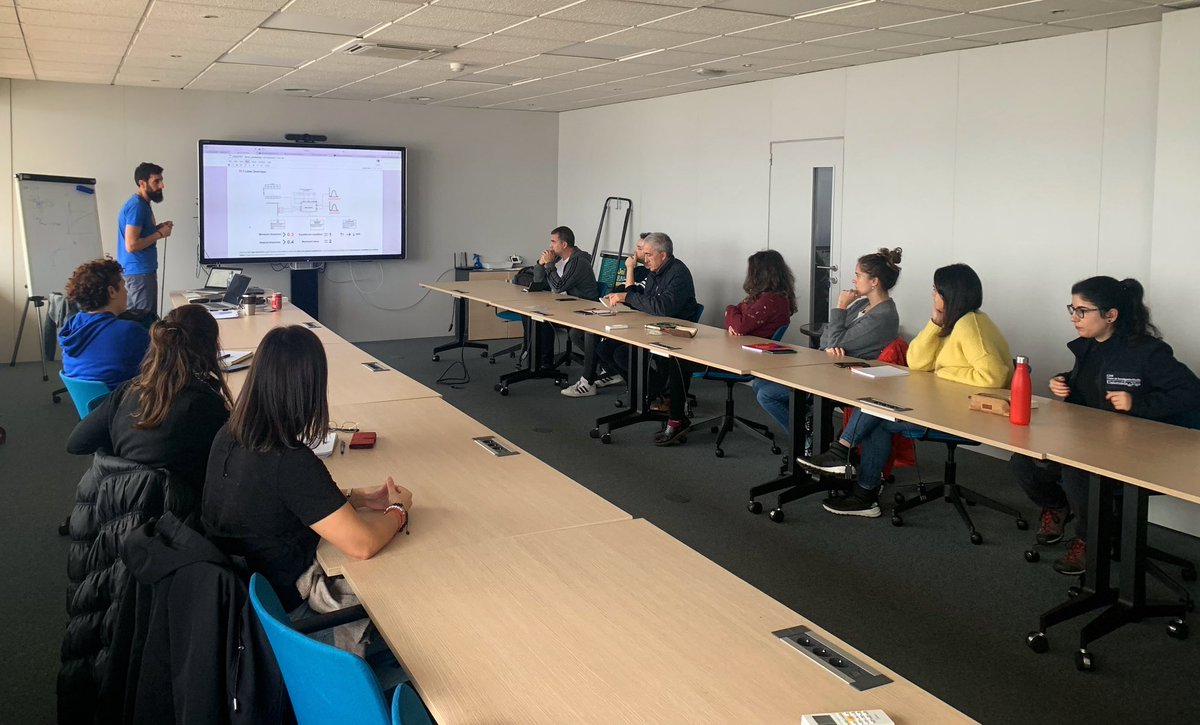 Fanequeiro's tweet photo. Esta mañana celebramos un taller introductorio a metodologías aplicadas en la evalución de pesquerías limitadas en datos 💻🎣📊
contamos con la presencia de nuestros compañeros de la @MarXunta y @FisheriesIIM
Acción financiada por #REDEMAR @Xunta #FEMP
#Galicia #pescaartesanal https://t.co/mTQj1fVw0c