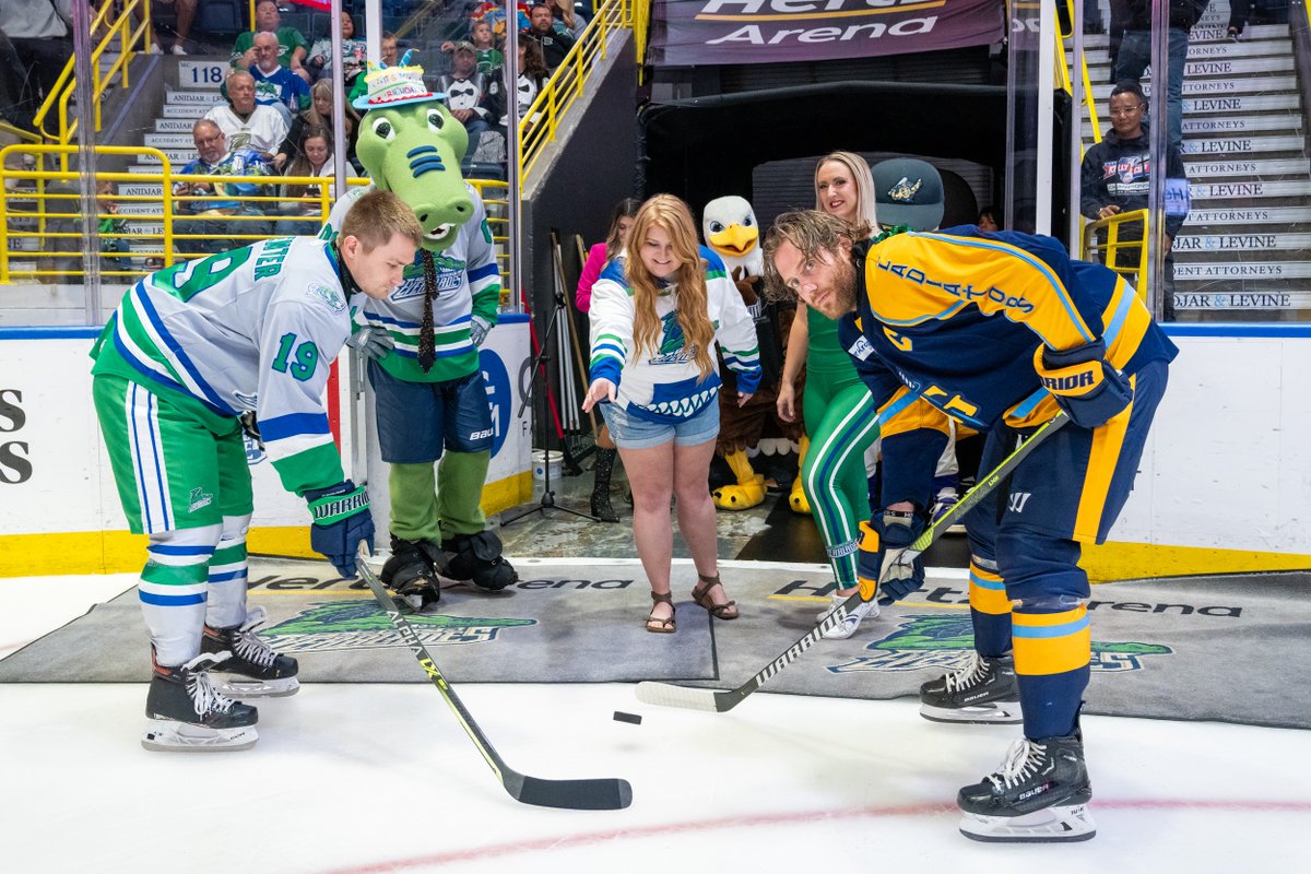 Arthrex's tweet photo. Thank you to the @FL_Everblades and Hertz Arena for hosting Arthrex Night! Our employees and their families had a blast watching the Everblades bring home a win! 🐊🏒🏆
#Arthrex #ArthrexProud #MakingPeopleBetter https://t.co/sAkIWwtvQm
