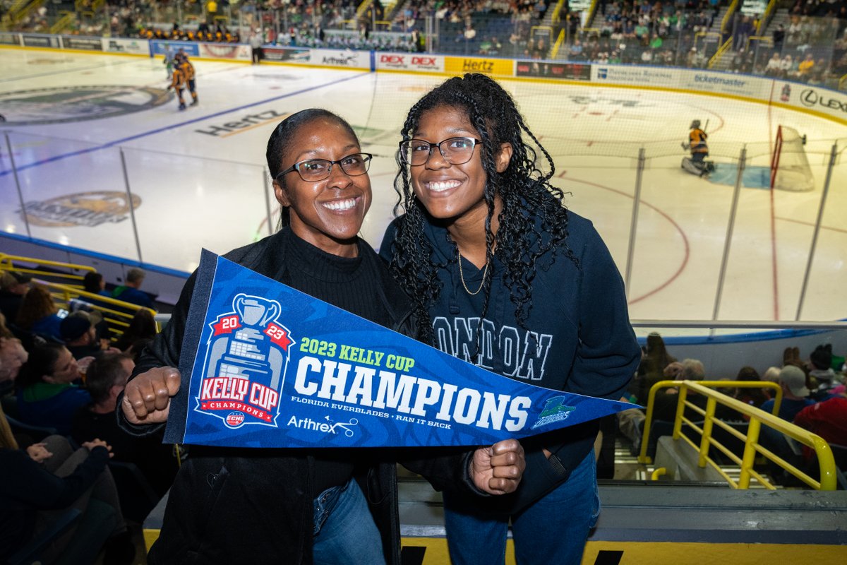 Arthrex's tweet photo. Thank you to the @FL_Everblades and Hertz Arena for hosting Arthrex Night! Our employees and their families had a blast watching the Everblades bring home a win! 🐊🏒🏆
#Arthrex #ArthrexProud #MakingPeopleBetter https://t.co/sAkIWwtvQm