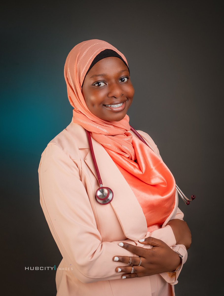 Hasanahh_S's tweet photo. Roses are red🌹 
Violets are blue 
I’m your doctor 
Nice to meet you.

Dr H.A Salaudeen MBChB(Ogun)
MBChB (War)

AlhamduliLlah, 2015 - 2023 in medical school, bagged myself the Best student in Surgery while at it too💃

The Doctor will “sew” you now😌… https://t.co/m03jlXSHIF