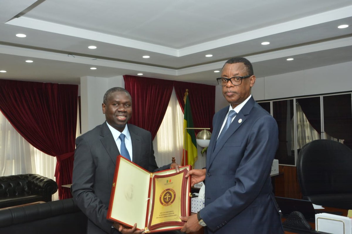 RwandaMFA's tweet image. Minister of State @KabarebeJames also met with Hon. El Hadji Omar Youm, Minister of Armed Forces of Senegal, on the sidelines of #FDD2023. Discussions focused on ways to build on existing ambitious bilateral projects to step up bilateral coop. in other areas of mutual interests.