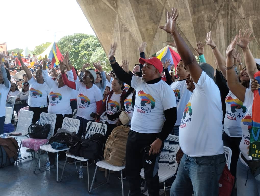 Servidoras y servidores del sector Salud, participan activamente en el Encuentro Nacional en Defensa del Esequibo realizado en el Parque Alí Primera de la ciudad capital. #VenezuelaEsEsequibo @NicolasMaduro @MagaGutierrezV @MinTrabajoVE @torrealbaf