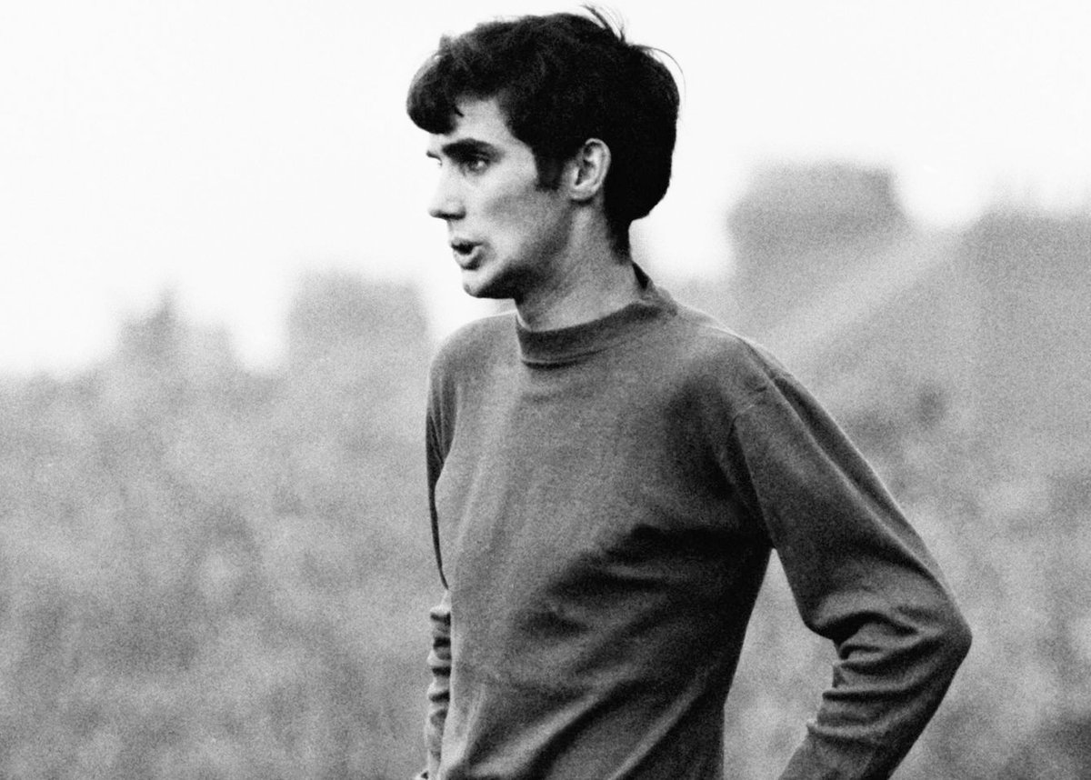 28/11/1964. 3-2 against Arsenal at Highbury. George Best before the game. #mufc