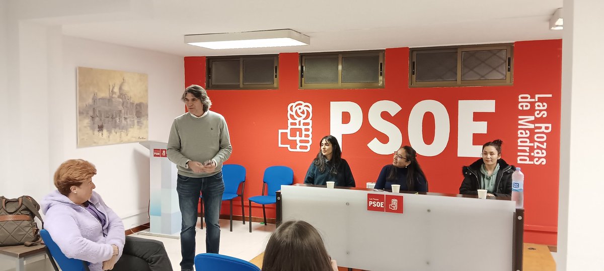 PSOE_LasRozas's tweet photo. Hemos escuchado sus experiencias como mujeres migrantes, a veces sobrecogedoras. Gracias a Louba El Hadi Hamed, @HashimiAqila y @ROSARIOAGUILAR7 por compartir sus historias. https://t.co/qD00qpPFsf