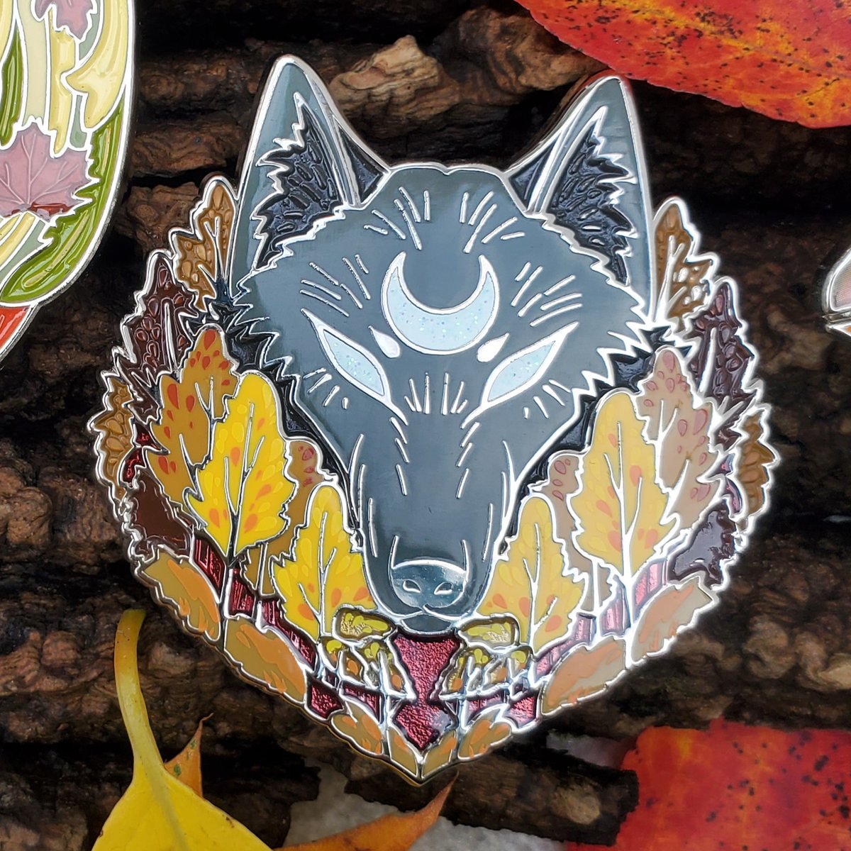 Wild_Advent's tweet photo. @floralfrolicfox @cloverpuffart Aspen Wolf Enamel Pin by @saiyre_art is unlocked on Fall Foliage! https://t.co/rdIHFxdT0z