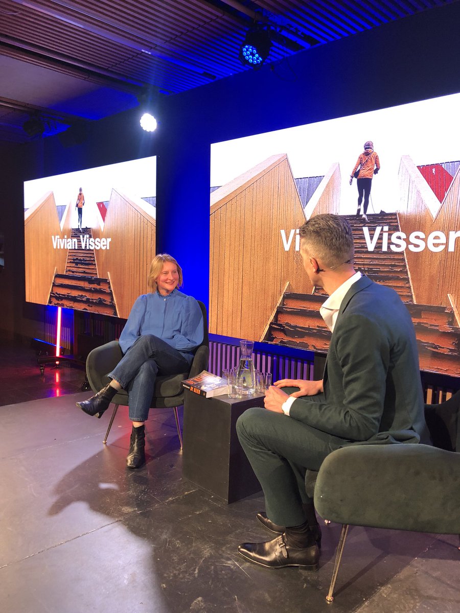 KWP_Leefbaar's tweet photo. Met verve vertelde Vivian Visser over haar onderzoek naar hoe ambtenaren in #Rotterdam bewonersinitiatieven bekijken afhankelijk van wie ze afkomstig zijn. https://t.co/D2ZxIAvg37