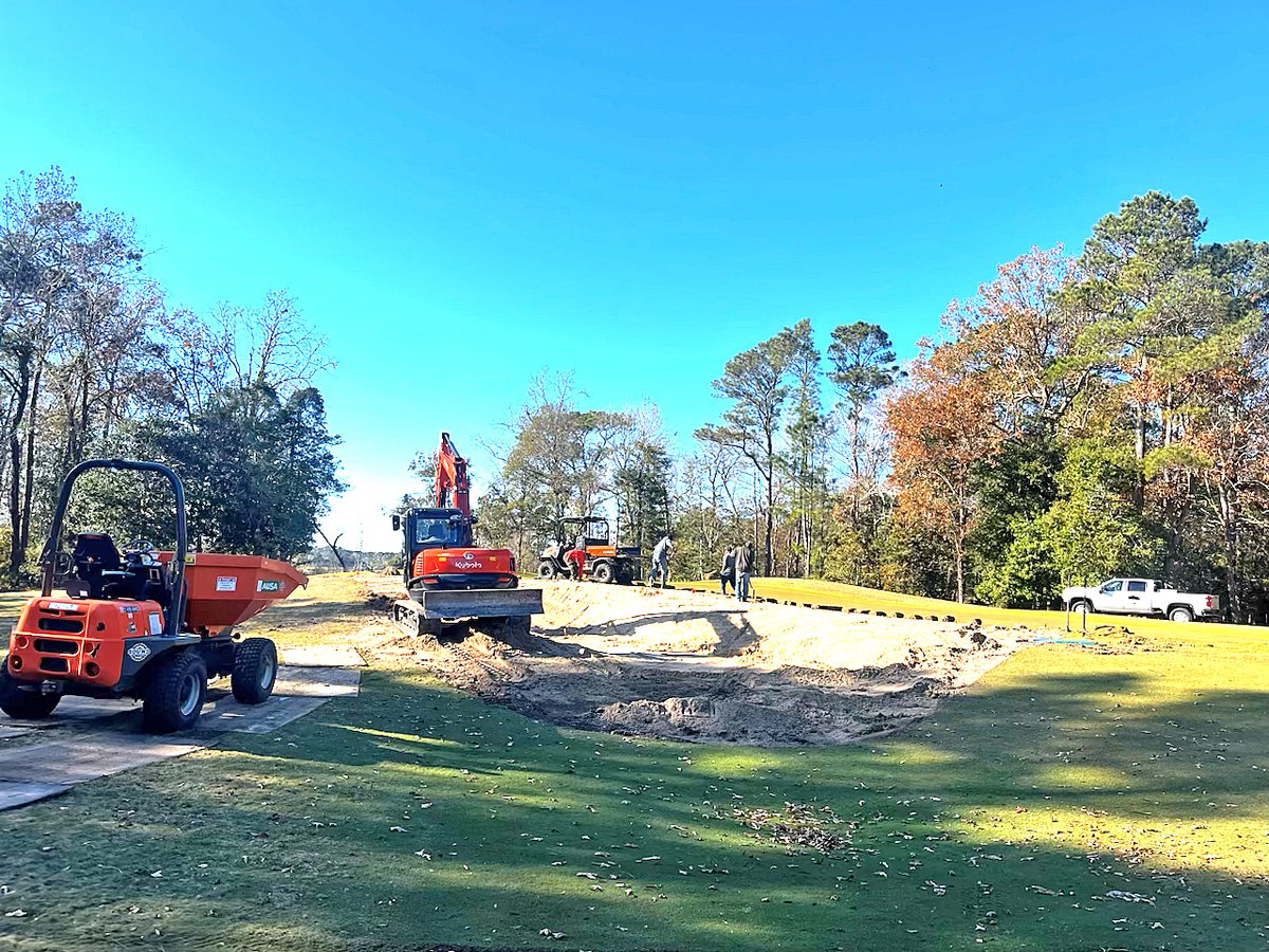 SoundHM's tweet photo. We love our customers like @CRLutzke! These #golfcourse pros do it all. Thanks, @CarlosRPerez72 and #CTShaw, for improving #golfcourses for golfers! Today's photo is at Carolina National's first hole. Check them out at https://t.co/R35TbFy4PG #AUSA #dumpers #golfcoursework #CEG https://t.co/LFlf96MYMu