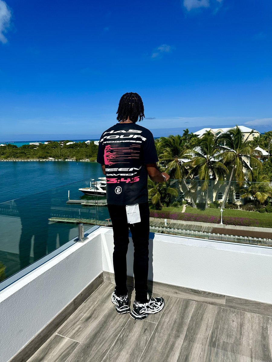 BrayTheReal's tweet photo. Villa In Turks , I’m A Long Way From Atlanta 🎨 https://t.co/xm5QvQ7byg