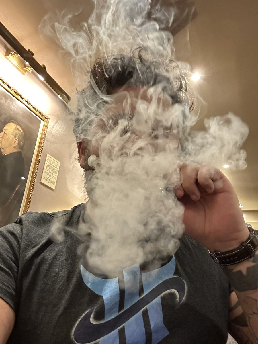 Good day in London with @hunter_4x and <a href="/RyanBeasleyFx/">Ryan beasley</a> 

Ate some nice food with some nice views, smoked a nice cigar in the cigar lounge 🤣 Talked about business and shared some great ideas!

Looking forward to meeting more of you guys and learning from others in the industry 🙌🏼