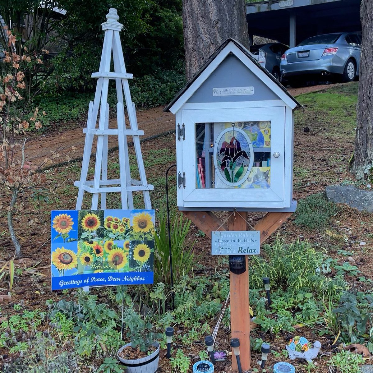 TorcBooks's tweet photo. This weekend TORC visited and donated 4 copies of his books to the Garden of Books Delights Little Free Library in Bellevue, Washington State.

📚 The first time finder got a coloring book as a bonus to the matching TORC the CAT children’s book. #GivingTuesday2023 #smileswithtorc https://t.co/b29tA4LLn7