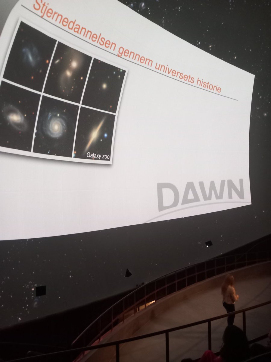 Right now Bitten Gullberg, Carlsberg Fellow at @DAWNCopenhagen, is talking about JWST and starburst galaxies at Cosmic Noon at @PlanetariumCph.