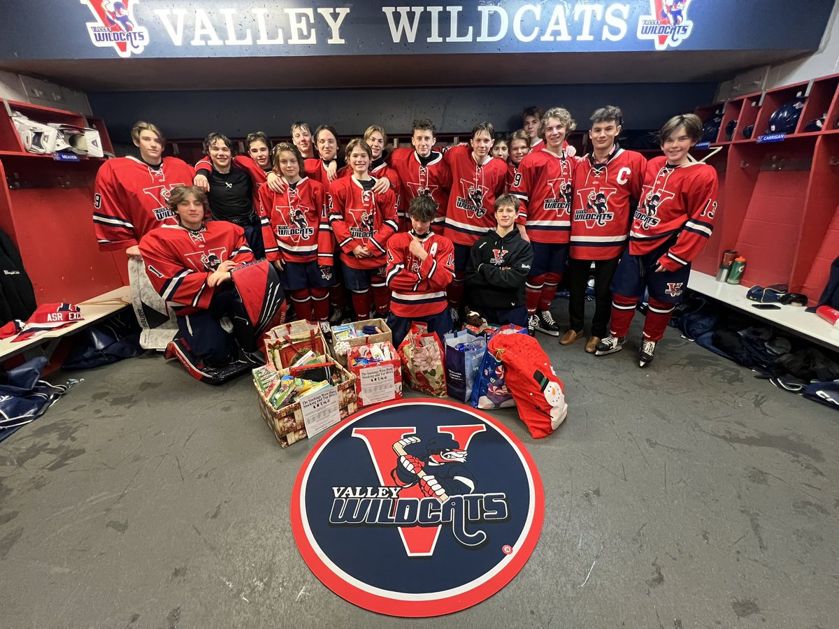 U15VCats's tweet photo. This past weekend the team took part in The Stockings Were Hung - an initiative to collect and #FillABox for those in need this holiday season.
We will be using these boxes along with the many others collected throughout the community to fill hundreds of stockings in a few weeks https://t.co/1bkcoOwK0H