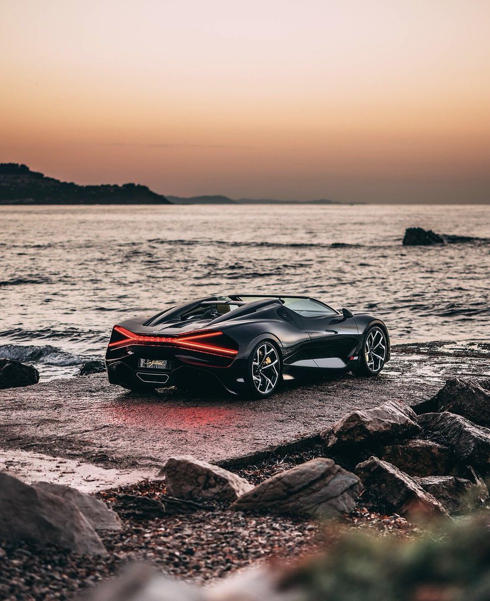 LuxuryCars365's tweet photo. Bugatti Mistral ☀️ https://t.co/yVNNpW0zhu