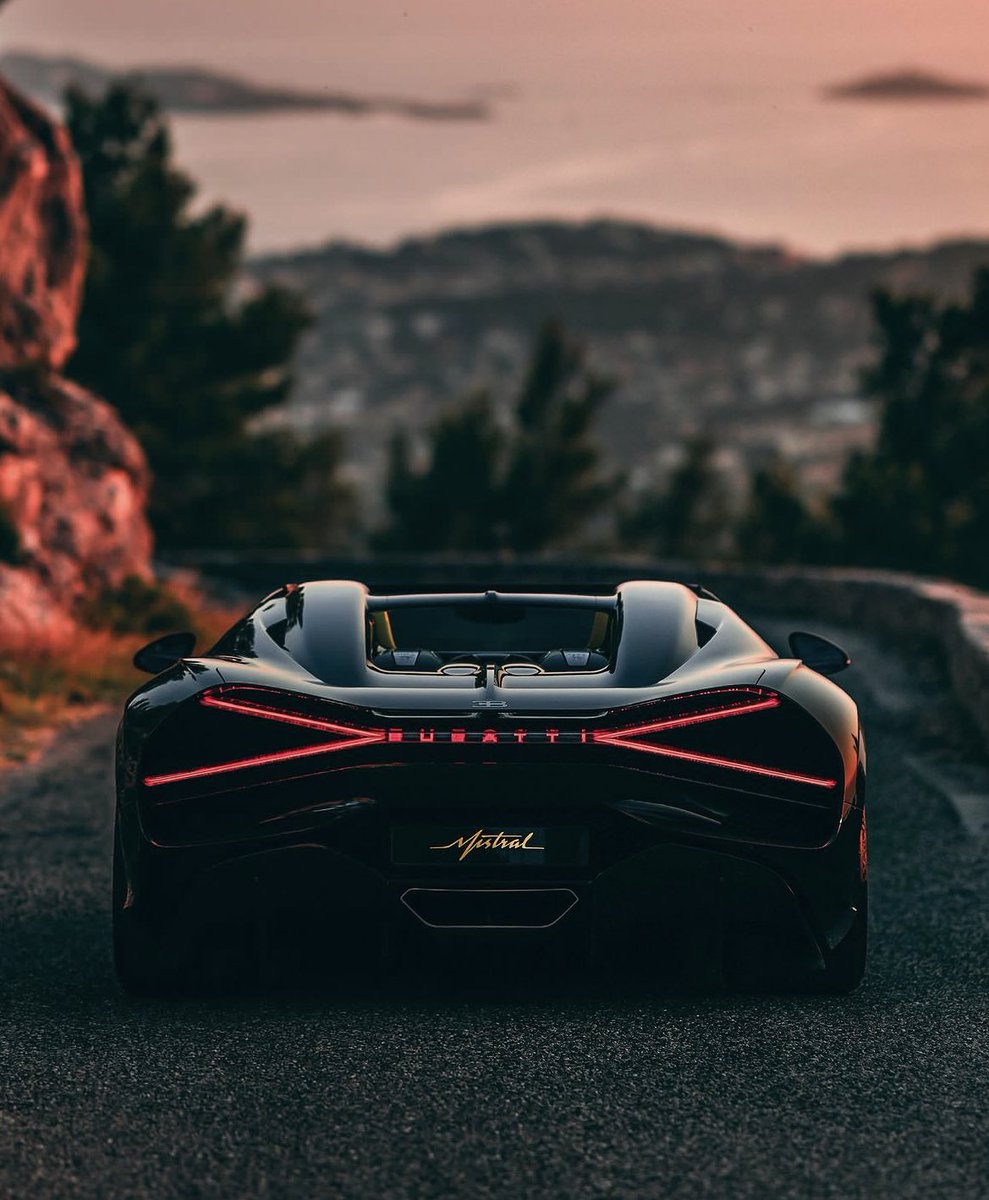 LuxuryCars365's tweet photo. Bugatti Mistral ☀️ https://t.co/yVNNpW0zhu