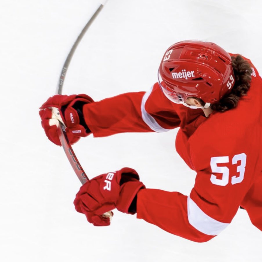 geargeekhockey's tweet photo. Mo Seider finally ditched his 2S Pro gloves. He was wearing this new pair of Machs during Sunday’s game against Minnesota.

#LGRW | https://t.co/2cHguerPds https://t.co/vsvoQLbHVQ