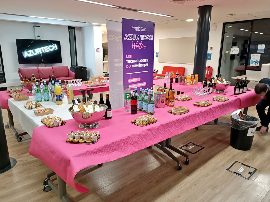 TelecomValley's tweet image. Après une journée riche en contenu #opensource #testlogiciel #ux #cybersécurité #IA #devops #cloud... Place à la soirée de clôture ! Du netwoking, de la convivialité et des jeux ! Santé ! 😉🥂
