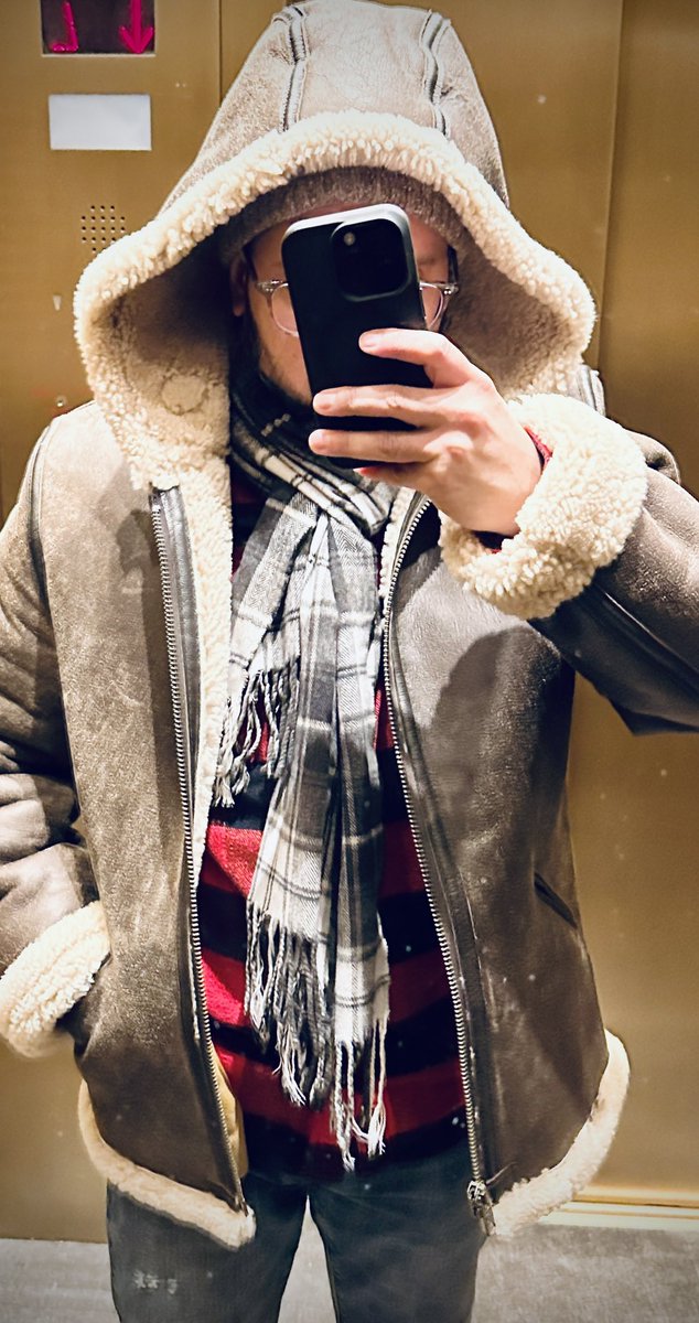 Cold, what cold?!? gotta know how to dress in these brick nyc streets! #RedandBlackLumberjack @Schottnyc #HoodieSheepskinBomberShearling #StayWarmNYC 🥶