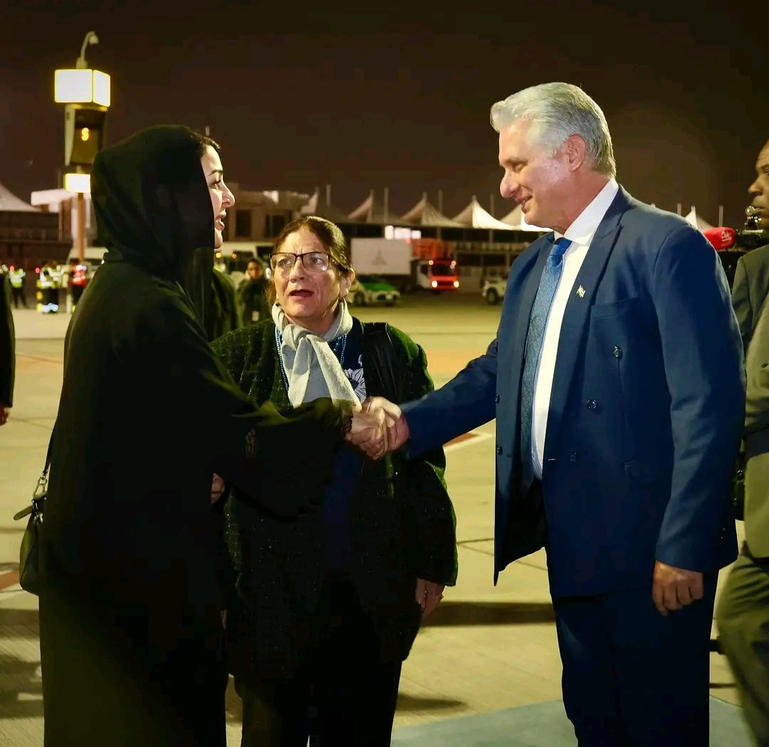 El Presidente de la República de #Cuba, @DíazCanelB, arribó pasadas las nueve de la noche de este martes (hora local), a Emiratos Árabes Unidos 🇦🇪 donde dará cumplimiento a una visita oficial.
#DíazCanelEnEAU