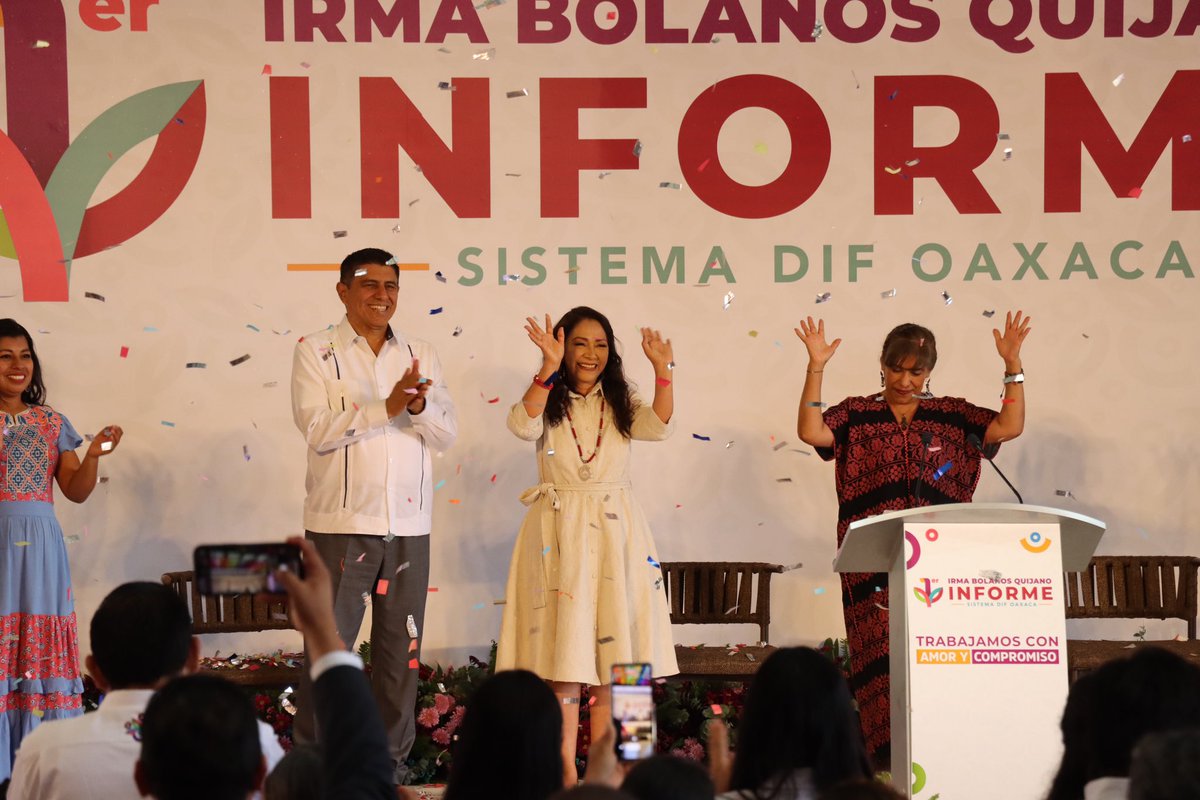 SoyGabyPerezMx's tweet photo. El 1er. informe de la Pdta. Honoraria del @DIF_Oaxaca, @Irma_BolanosOax, es un poderoso testimonio de su compromiso y dedicación hacia Oaxaca. Su labor llena de amor y entrega, refleja un esfuerzo incansable por asegurar #QueNadieSeQuedeAtrásYQueNadieSeQuedeAfuera https://t.co/yUJtsGl9gk