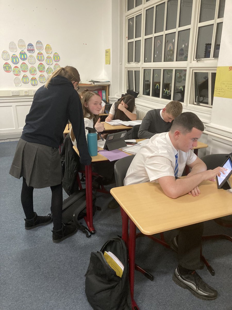 SQuinnholyrood1's tweet photo. Another great turnout for the Extended Study Support - 130 young people taking ownership of their learning. Well done 👍 https://t.co/izQHr3Mebn