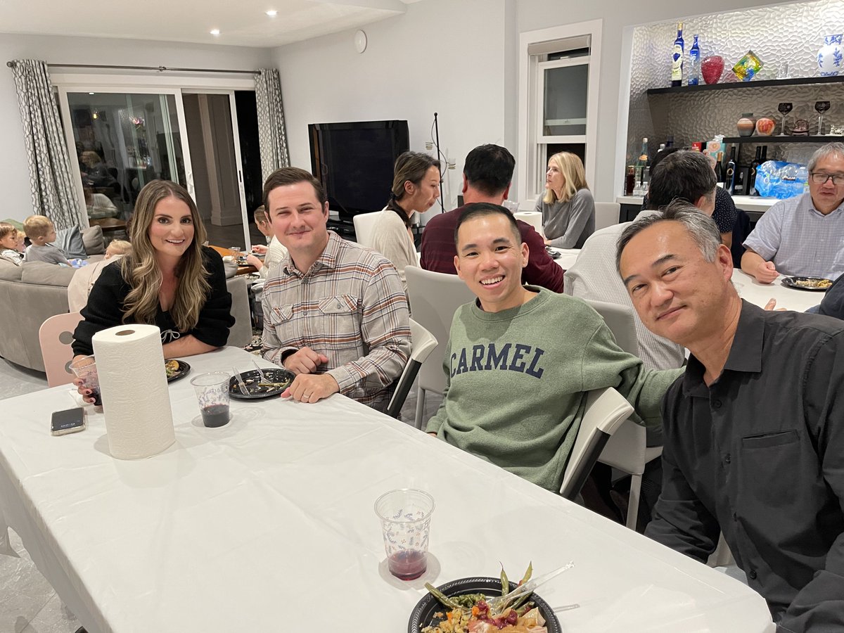 Hope everyone had a restful Thanksgiving weekend, from our neurosurgery family to you and yours! Big thank you to Dr. and Mrs. Hsu for hosting our residency! 🦃 🍁
