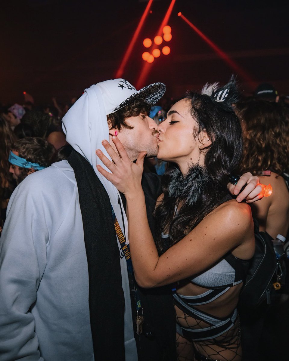 MoonlightMasq_'s tweet photo. What if we kissed under the moonlight? 

🥹👉🏽👈🏽

📸: @ShutterKlick https://t.co/ij00pJb0hP