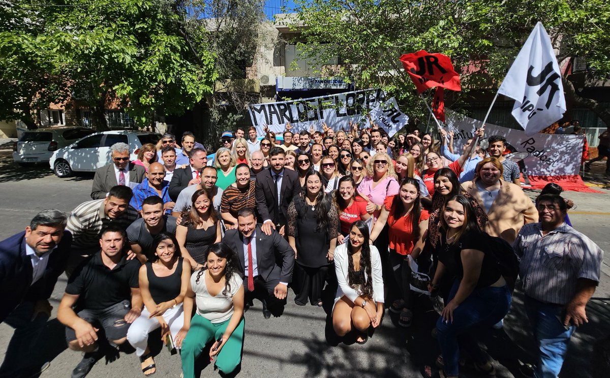 Asumí junto a <a href="/ElisaGMaipu/">Elisa Gomez</a> como Concejal de Maipú con un firme compromiso, trabajar arduamente por nuestros vecinos 🙌🏻 

Muchas gracias <a href="/MauriPintiClop/">Mauri Pinti Clop</a> por esta oportunidad, y te felicito por tu enorme labor realizada como Presidente del <a href="/HCDMaipuMza/">HCD Maipú</a> 👏🏻

¡Siempre adelante🇵🇱!