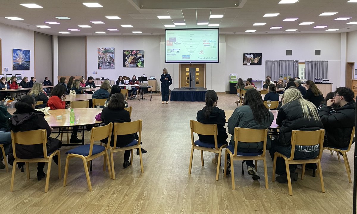 rgsheadmaster's tweet photo. At our Swishing event we start with a message about the urgency and seriousness of the climate crisis.
#ReduceReuseRecylce
Well done to the Sixth Form Eco leaders for organising the event!
@ReigateGrammar https://t.co/yP5TNreHpe