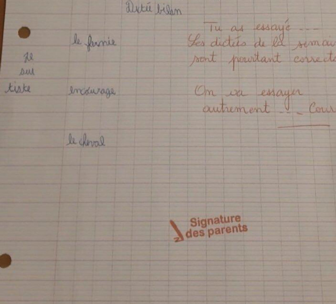 Il a 9 ans. Il est en CE2. 

Ce n’est pas un manque d’efforts ni de motivation. 

Ses parents l’aident. Son professeur l’encourage. Mais il n’y parvient pas. 

Regardez ce qu’il écrit dans la marge. 

Nos élèves #BEP  #DYS #TSA #HP souvent ne vont pas bien.