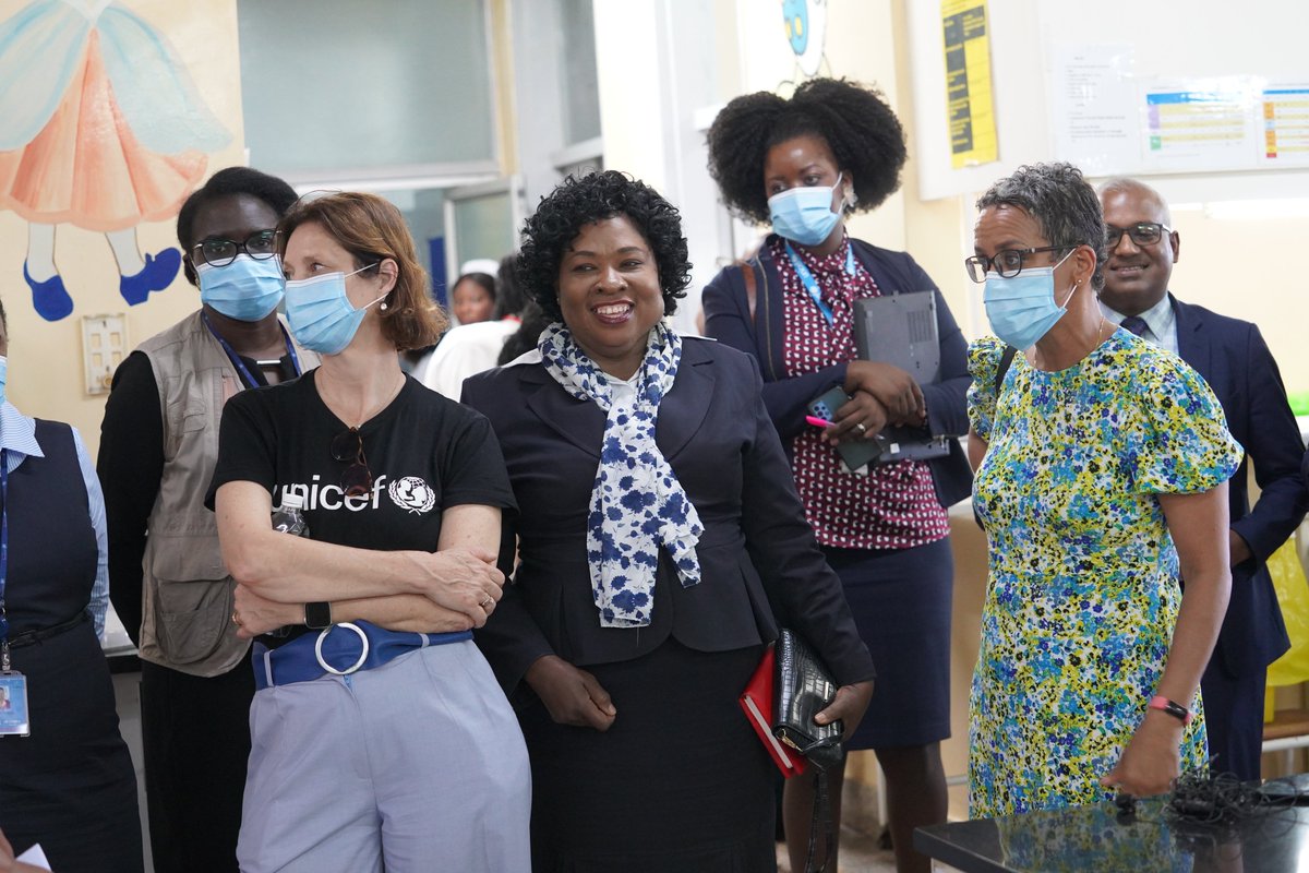 unicefzambia's tweet photo. Exciting visit of DRD @LiekevandeWiel @UNICEF ESARO &amp; @PennyUnicef to University Teaching Hospital (Children) in Lusaka with to see 1st hand how prioritize high-impact interventions for better new-born &amp; child health are being prioritized with support by Swedish Government. https://t.co/4sro981KsW