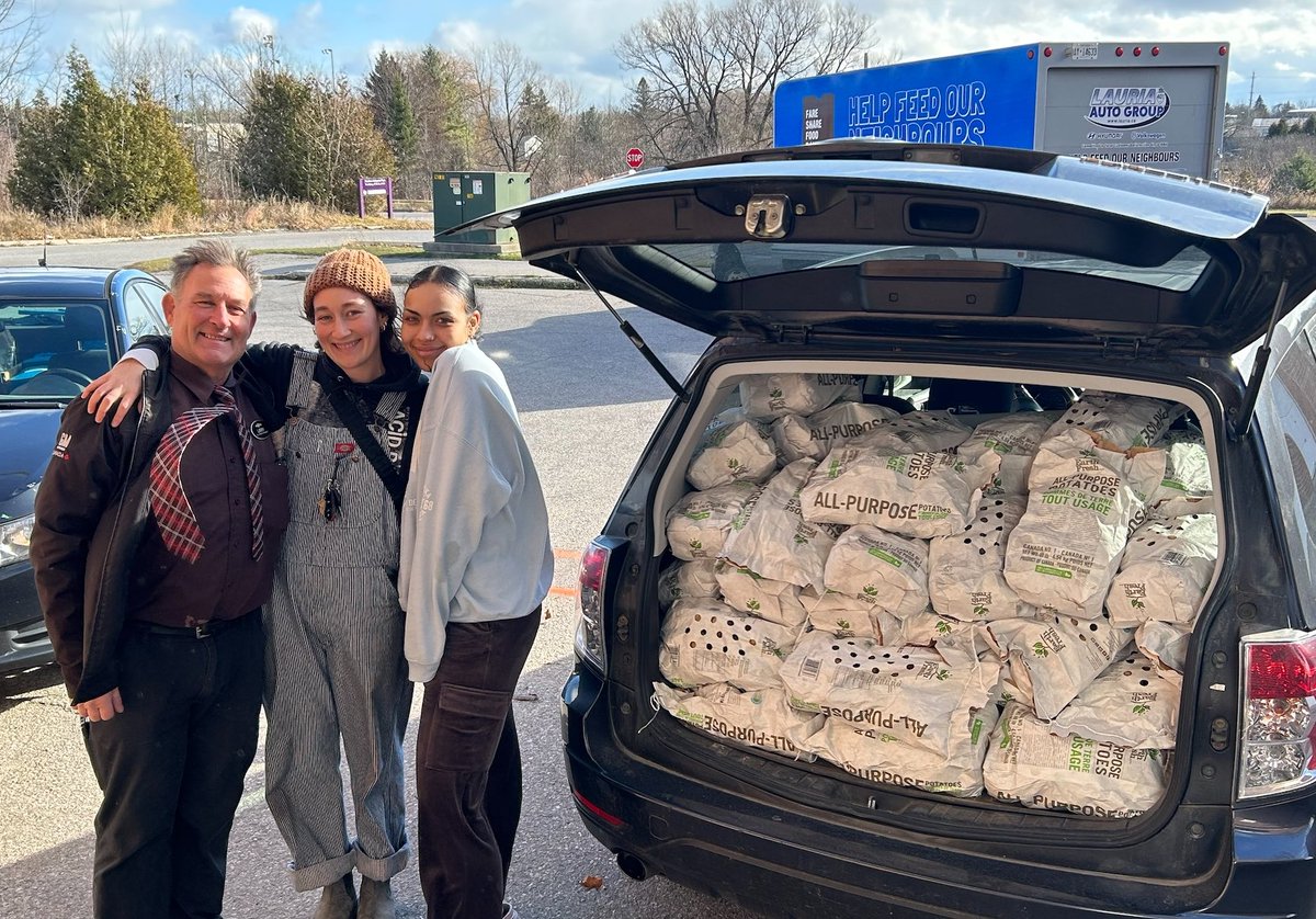 FareShareFB's tweet photo. Larry, Lara and Renee of Soul-Sa just stopped by with a generous donation of 870 lbs of potatoes!!! #ShareTheFare #GivingTuesday https://t.co/dIoi9i004B