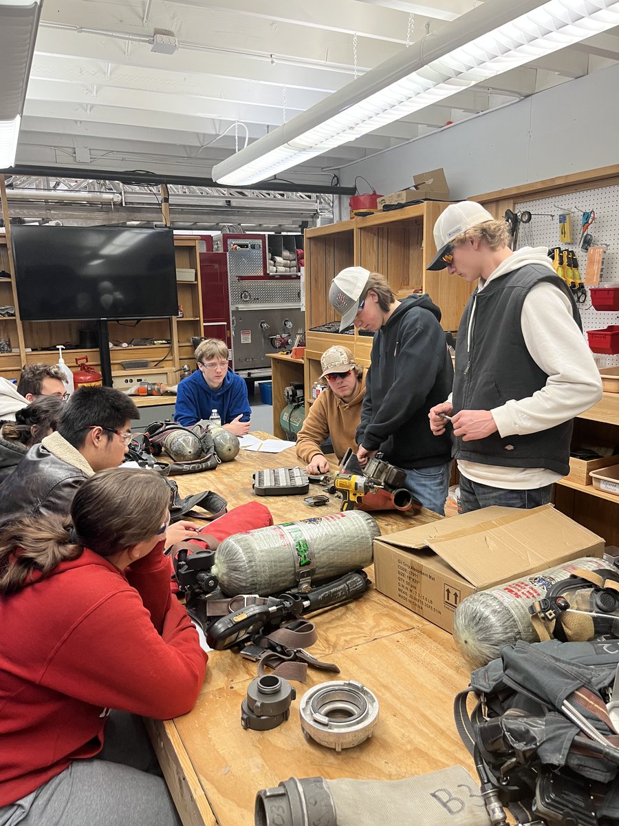 SMSDBLUEEAGLE's tweet photo. Fire science students dismantle and reassemble an engine to better understand how it functions. https://t.co/w1Xvc5YbOY