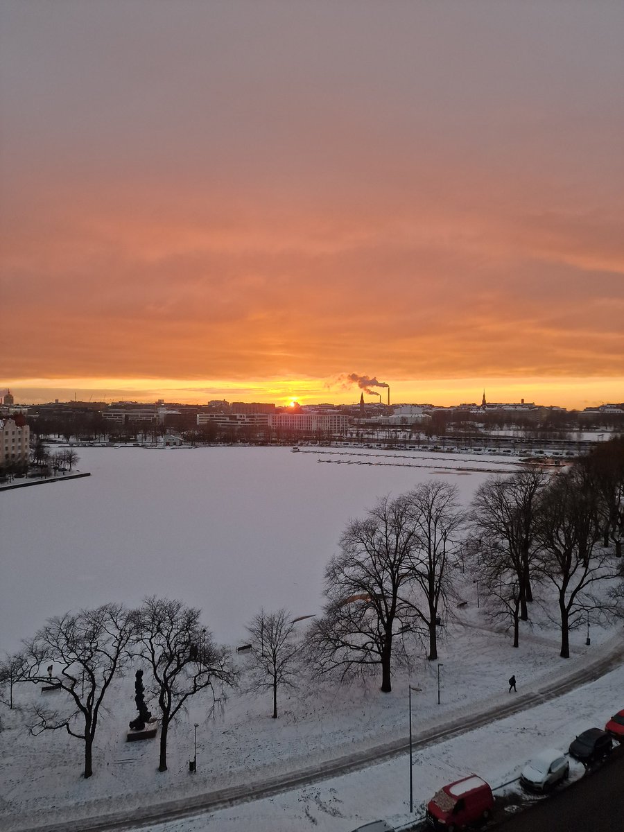 speugu's tweet photo. @juliu5_j @TuomasEnbuske Vastaan eilisellä auringonlaskulla Kalliosta! https://t.co/krJsyPhljt