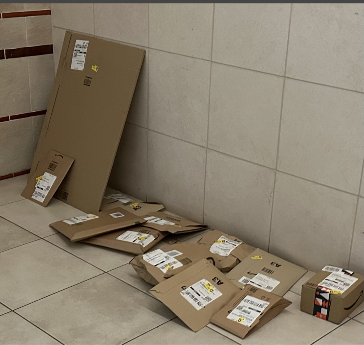 🔍 Hey <a href="/BerkeleyGroupUK/">Berkeley Group</a>, curious about Rendall &amp; Rittner's role at Chelsea Bridge Wharf. 🤔 Residents are puzzled about the parcel service we pay for but never receive. 📦⚠️ Leaseholders deserve reliable management. Can we expect improvements? #ChelseaBridgeWharf #HomeWoes