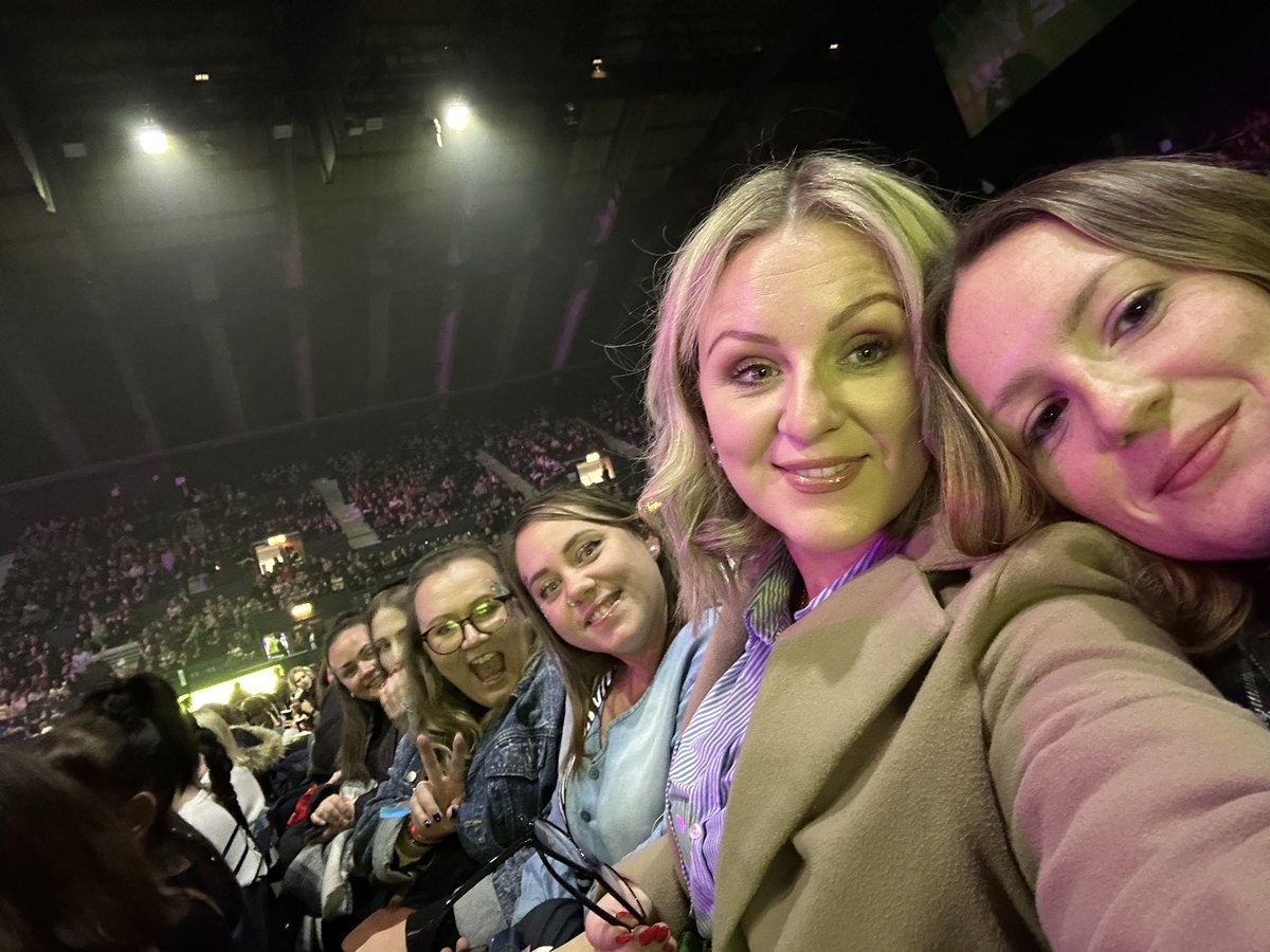 Emily🌹 tweet media