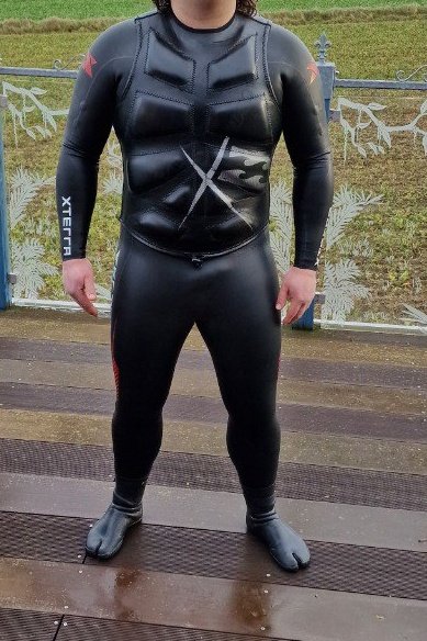 It's wetsuit season. Feels good to be back in them.

#wetsuitfetish