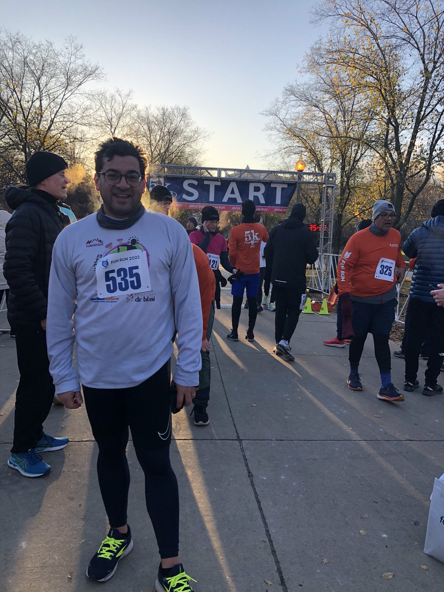 Hard-core faster than photons runners with -10 degrees Celsius for #RSNA2023 5k run this morning. @DukeCVIT @DukeRadiology @DukeCIPG @DukeRAILabs