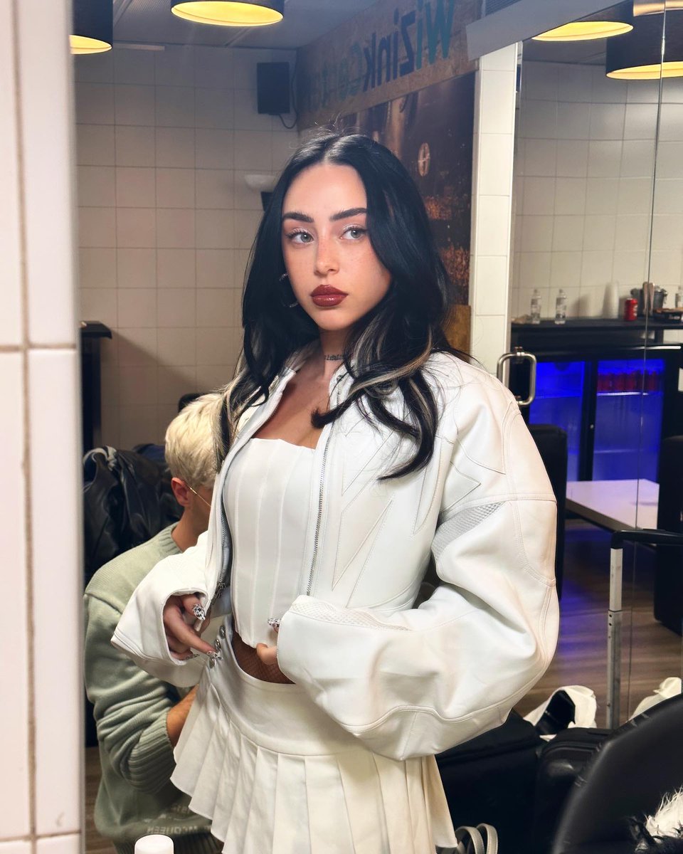 Artistas femeninas Argentinas que más días acumulan en el #1 de Spotify Argentina 🇦🇷

#1. TINI – 170 Días
#2. Emilia – 109 Días
#3. Maria Becerra – 107 Días
#4. Nicki Nicole – 70 Días
